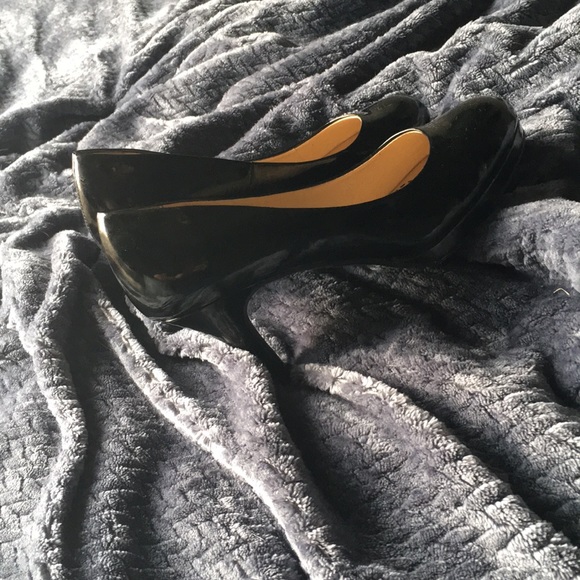 Black high heels - Picture 3 of 3